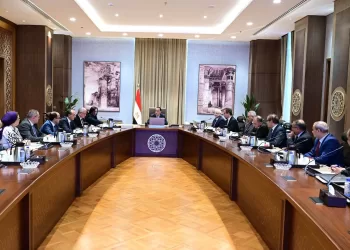 رئيس الوزراء يتابع الجهود المبذولة لتحسين الأوضاع المالية والإدارية