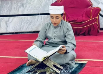 “أحمد أشرف” 13 عاماً.. موهبة أزهرية في حفظ القرآن الكريم وفصاحة الخُطبة