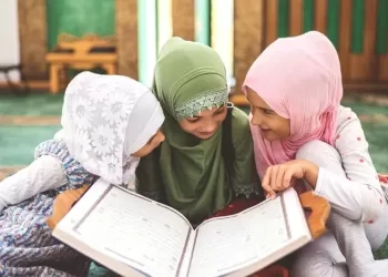 القرآن بأصوات النساء.. حلال