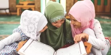 القرآن بأصوات النساء.. حلال