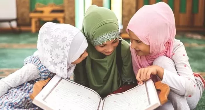 القرآن بأصوات النساء.. حلال