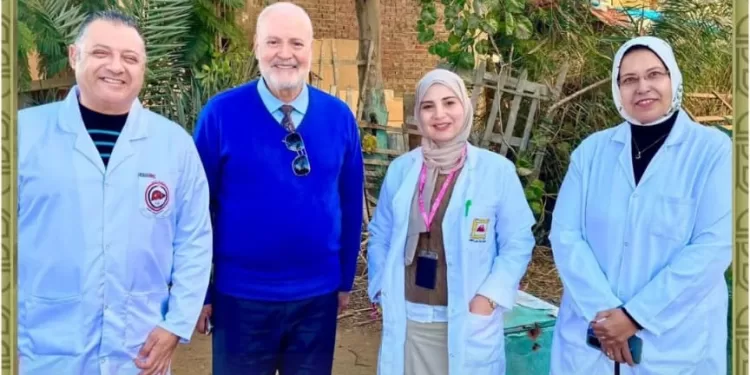 «مشوار التنموية» تنظم قافلة طبية وتوزع مساعدات غذائية بدمياط