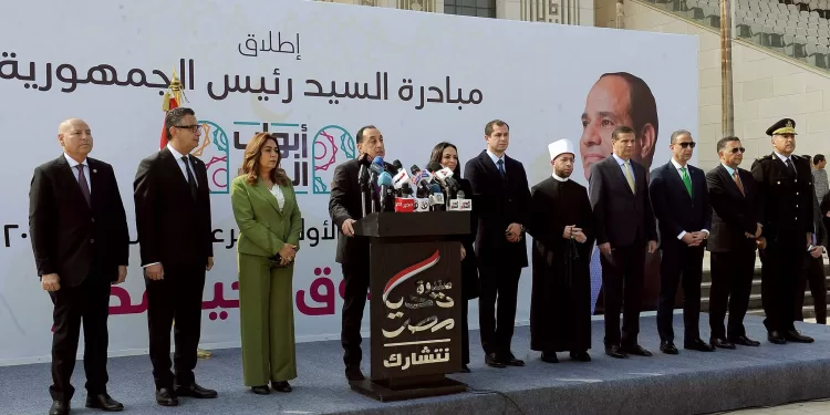 مدبولى والوزراء فى مبادرة ابواب الخير