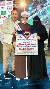 احمد غازى مع والديه