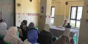عبير انور فى درس السيدات بمسجد شباب أهل الجنة