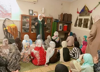 مريدات مسجد المعز بأسيوط يسألن والواعظة حنان عزوز تجيب