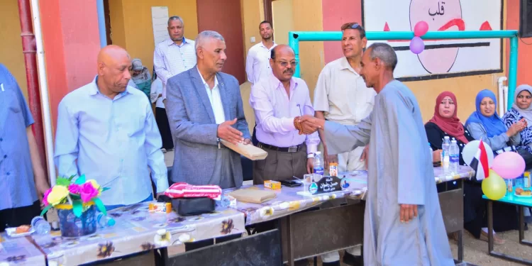 “يوم الوفاء” بمدرسة الغوال.. لتكريم روّاد التعليم بأرمنت