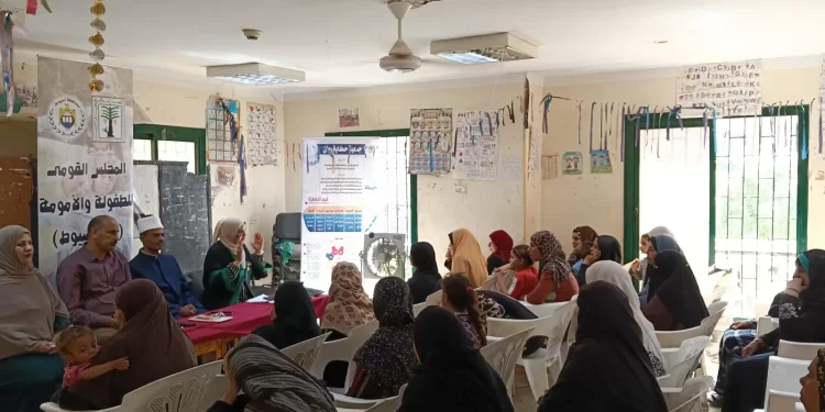 حنان عزوز فى ندوة مركز شباب اسيوط