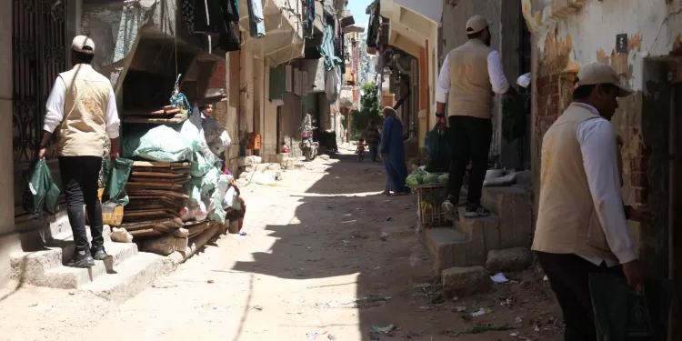 “بيت الزكاة والصدقات” يبدأ توزيع لحوم الصدقات على 50 ألف أسرة مستحِقَّة في 8 محافظات