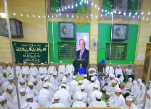 السيد سالم الجازولى.. يتوسط أحبابه من الجازولية فى احتفالات الشاذلى ابو الحسن