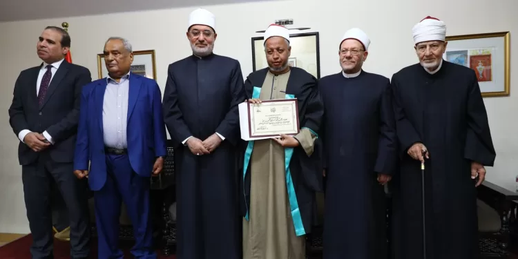 تكريم الفائزين في مسابقة القرآن الكريم التي ينظمها المعهد العالى للدراسات الإسلامية
