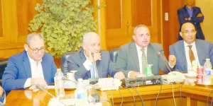 م. طارق لطفى متحدثا بجوار م. الشوربجى، ثابت، أيوب