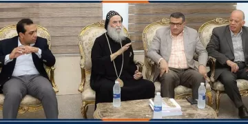 الاطمئنان على صحة الأنبا بيمن