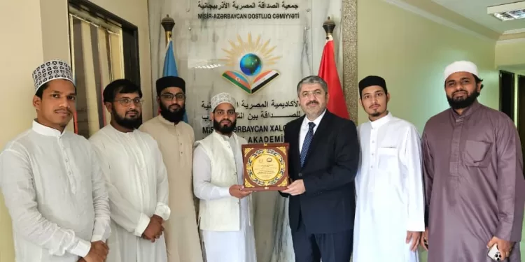 تكريم هندى للدكتور سيمور الأذربيجاني