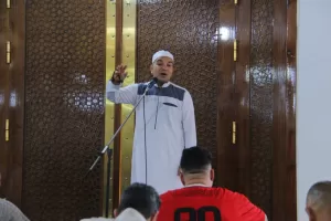 د. احمد كتانة خلال خطبة الجمعة بمسجد مختارالدسوقى قرية الكرام