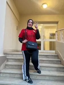 د. هيام مصطفى وعلامة النصر