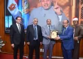 محافظ أسيوط يكرّم نائب رئيس جامعة الأزهر ويؤكد: بناء الإنسان يبدأ من العلماء