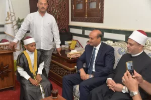 اللواء علوان يتابع احد المتسابقين