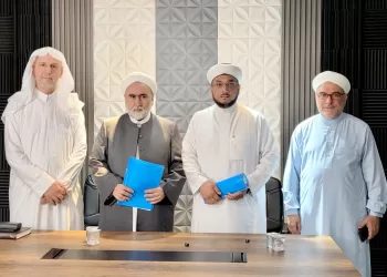 موقعو اتفاقية الوسطية