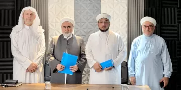 موقعو اتفاقية الوسطية