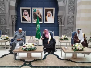 الدكتور أحمد الطيب شيخ الأزهر مع الدكتور محمد عبدالكريم العيسى